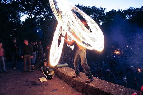 Heidelberger Thingstaette Walpurgisnacht Fackelschwenker